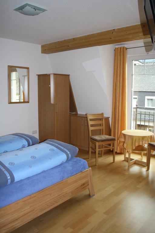Weingut Goeres Hotel Briedel Kamer foto
